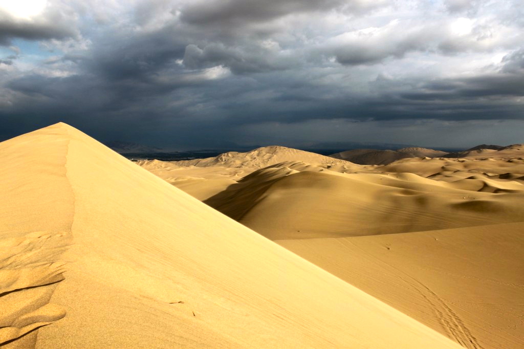 Sandboarding, Peru