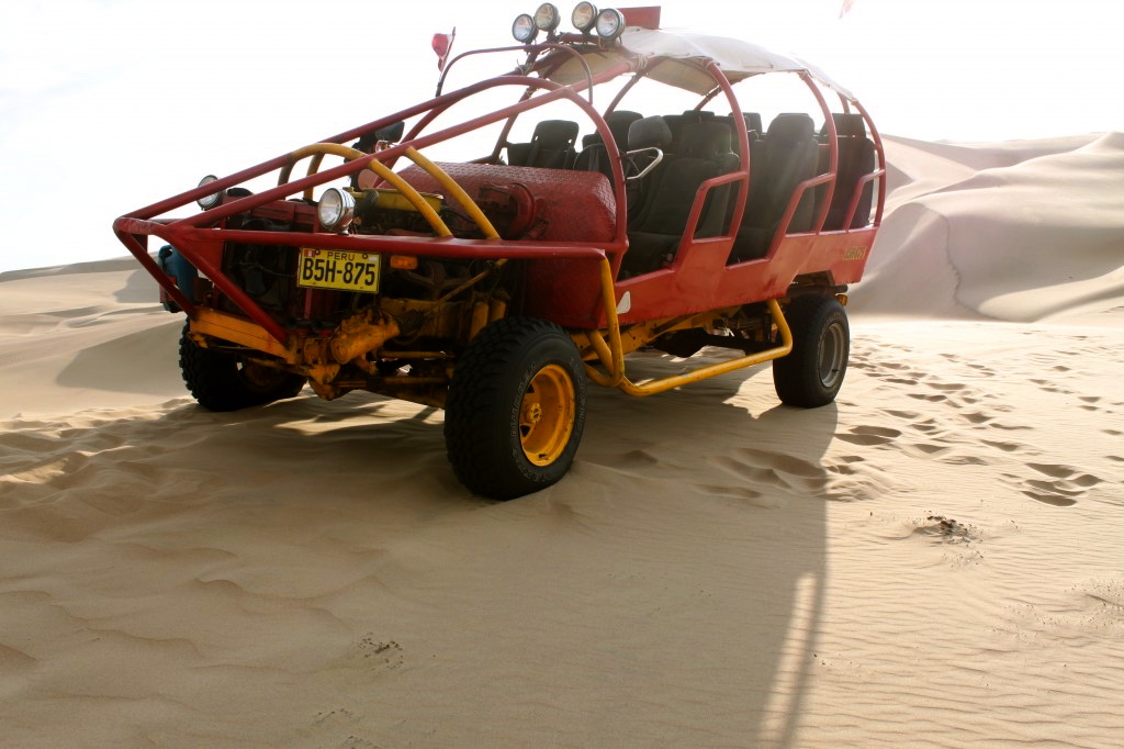 Sandboarding, Peru