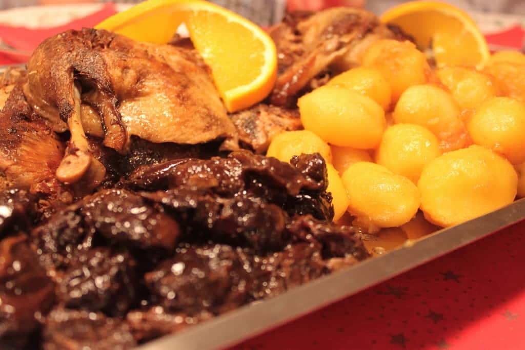Roast duck with caramel potatos and prunes