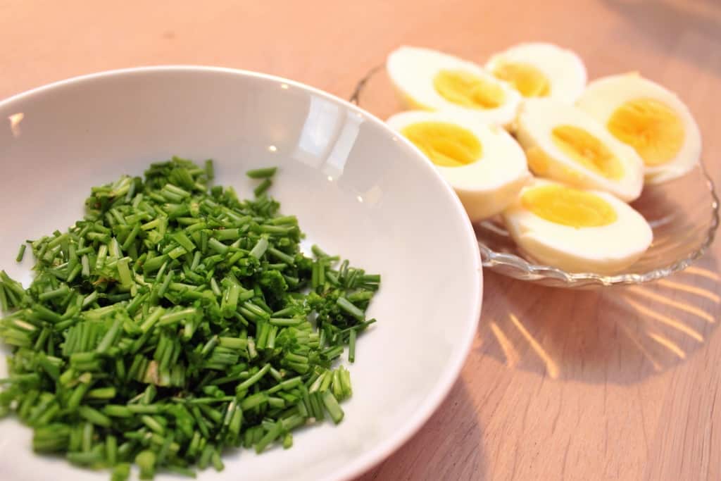 Boiled eggs and chives