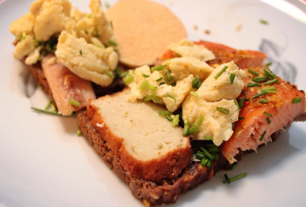Rugbrød with smoked salmon and fish frikadelle