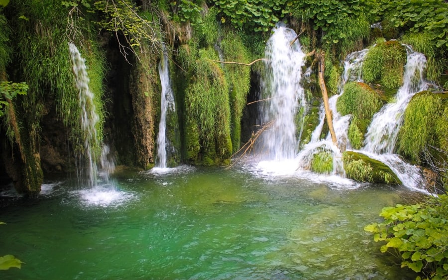 The ultimate guide to Plitvice Lakes