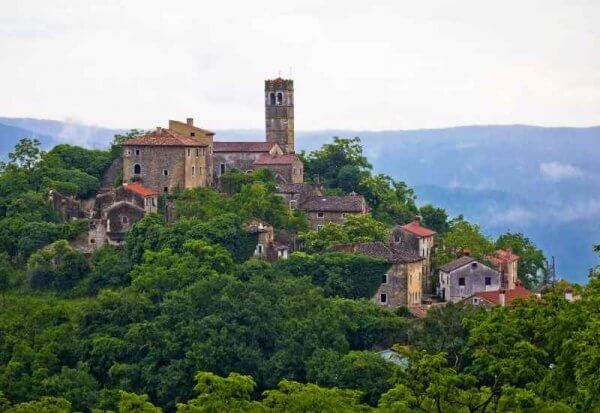 10 Stunning Istria Hilltop Towns You Have To Visit - Adventurous Miriam