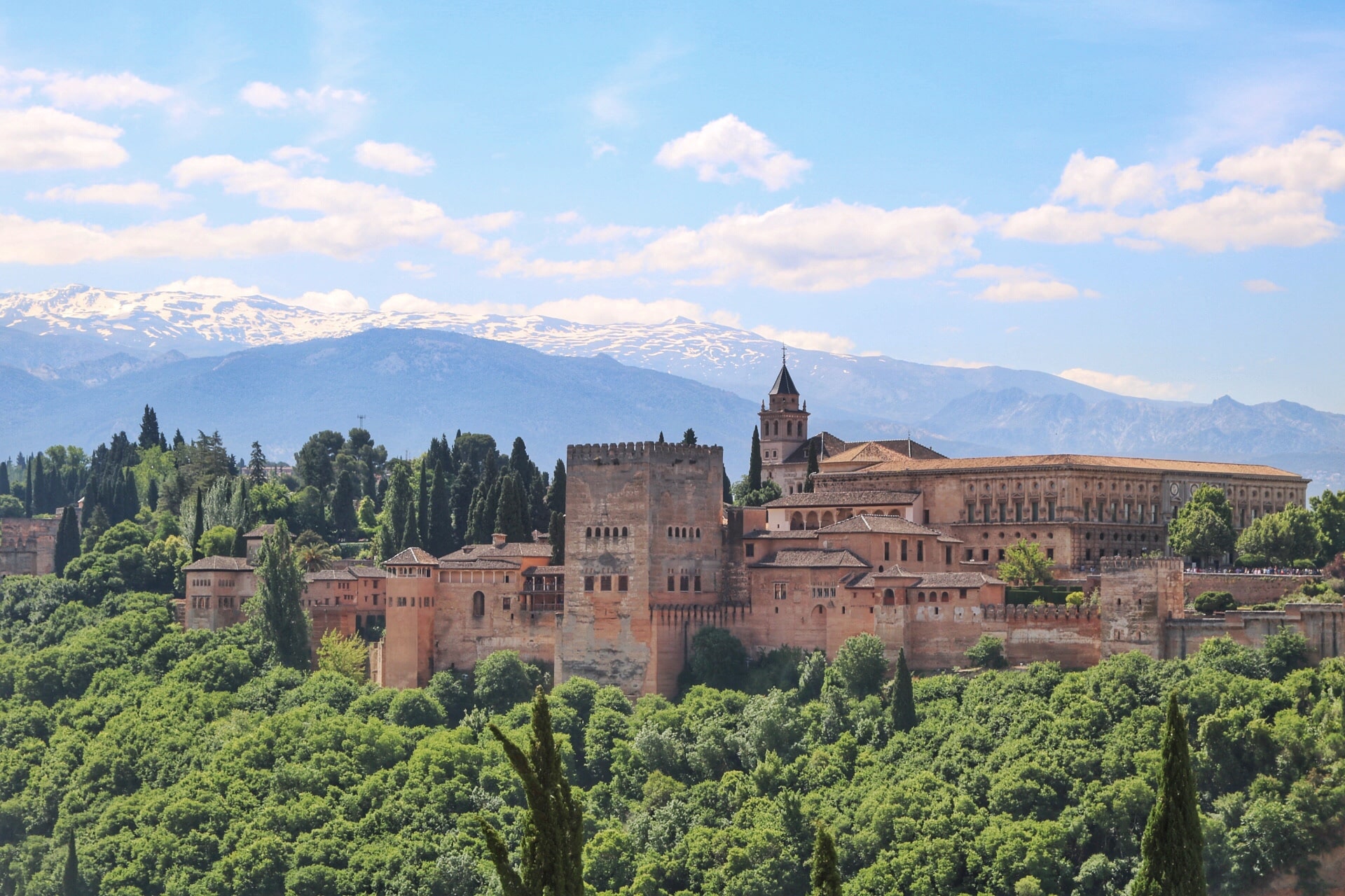 Splendid Andalusian Alhambra palace continues to draw visitors