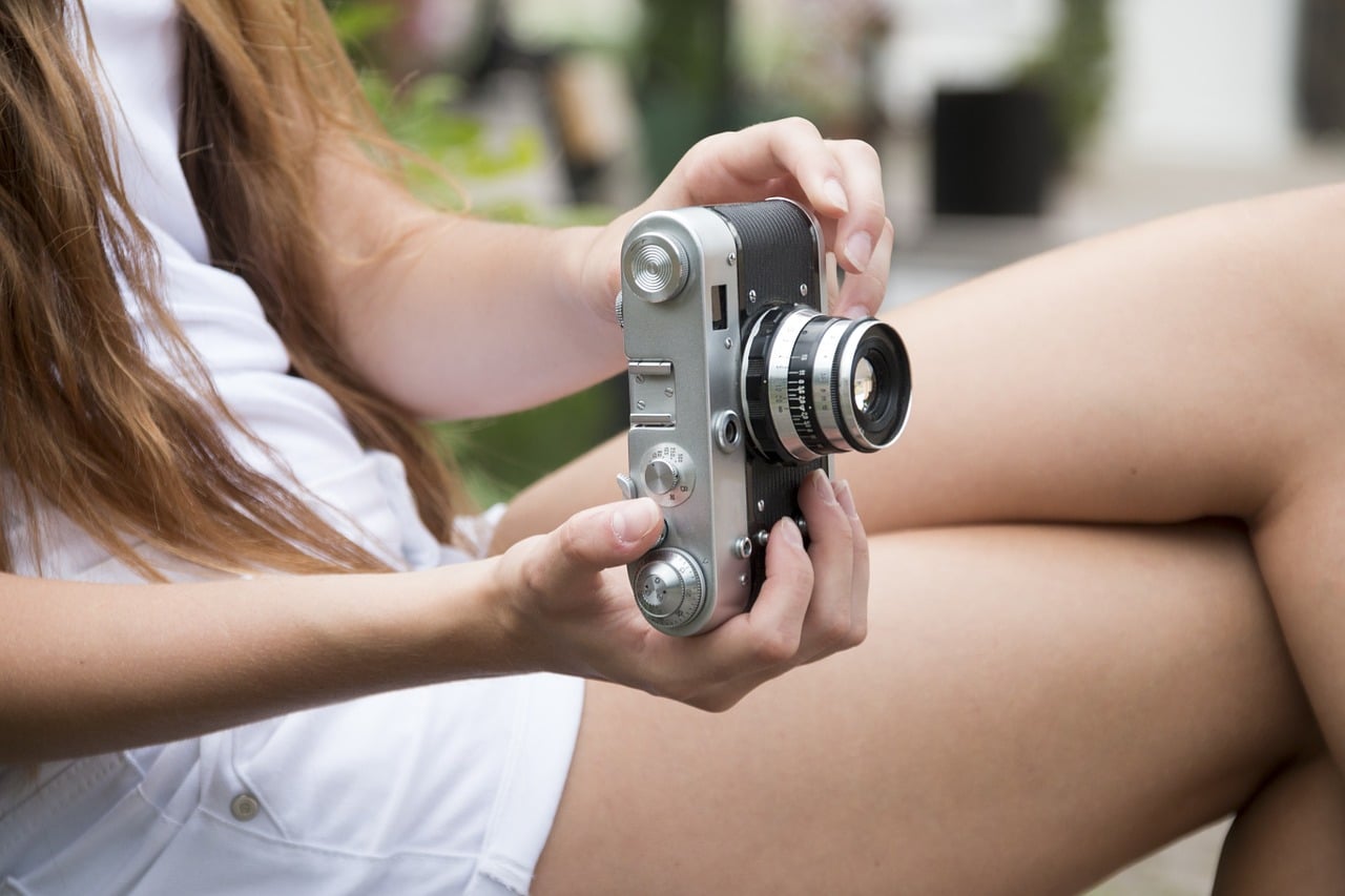 8 Best Vlogging Cameras with Flip-Screen