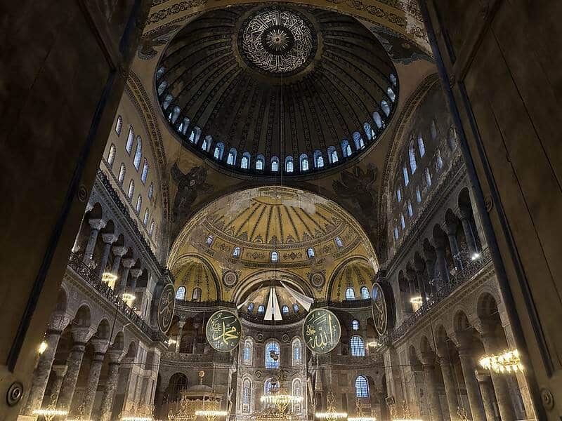 10 reasons to visit Istanbul