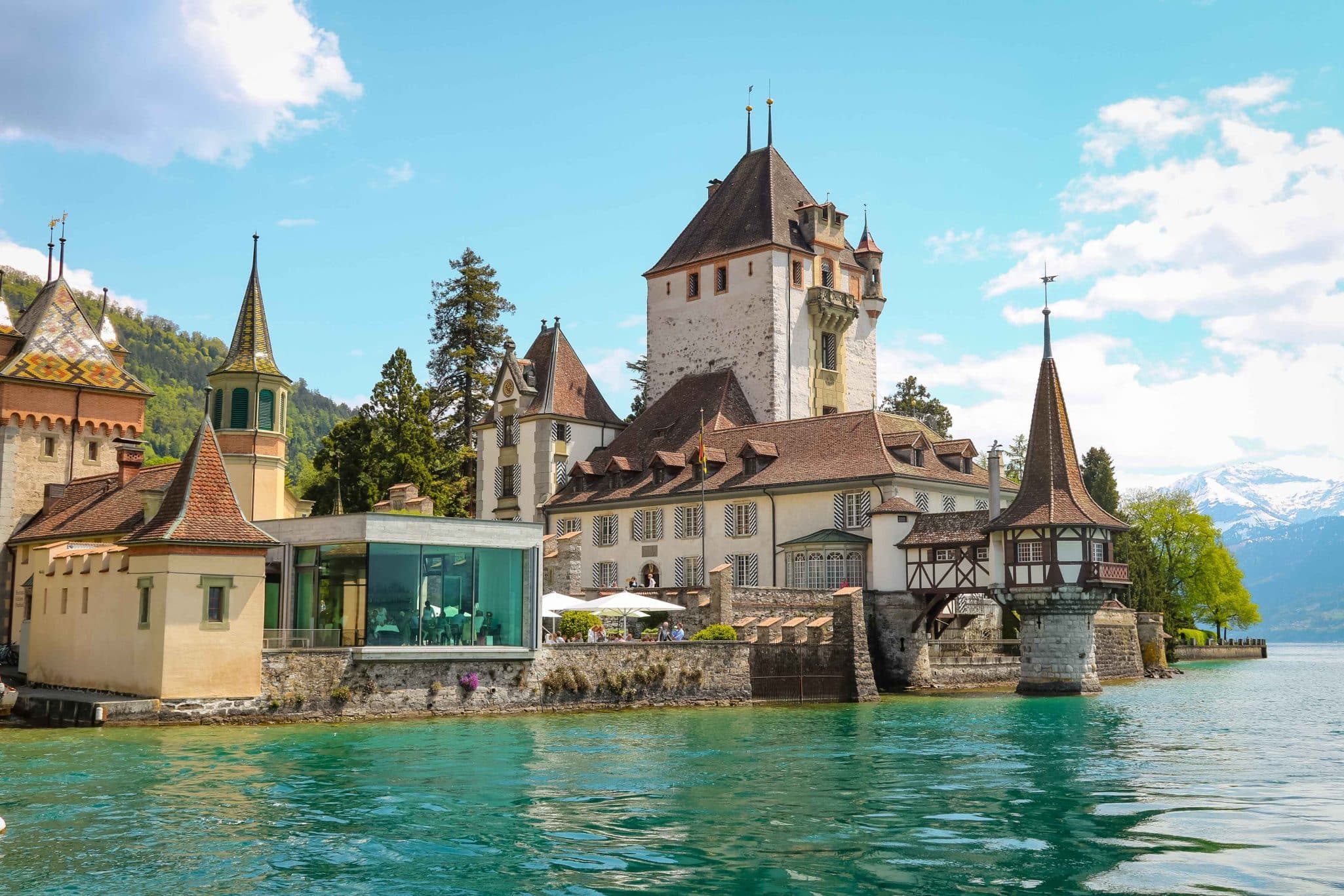 How to visit the beautiful Oberhofen castle in Switzerland